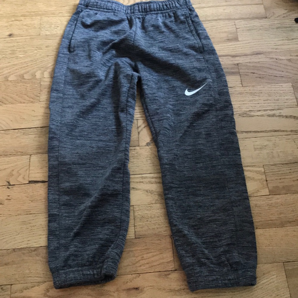 Gray and black Nike pant. Size 5-6
